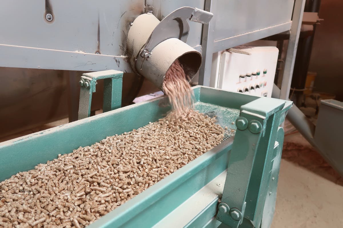 Wood pellets manufacturing